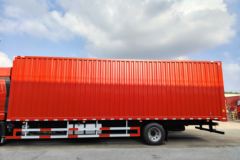 一汽解放 J6L 经典版 240马力 4X2 9.7米厢式载货车