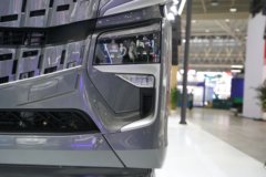 东风柳汽乘龙HK 15.5L LNG 640马力 6X4 法士特12档 AMT自动档 牵引车