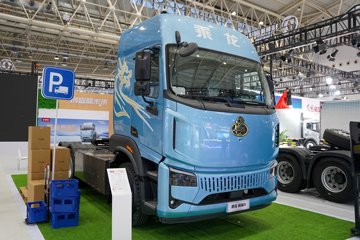 东风柳汽乘龙翼威5 6X4 纯电动牵引车 宁德时代400.61kWh