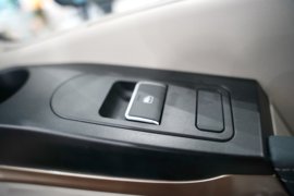 翼威5&nbsp;电动牵引车驾驶室图片