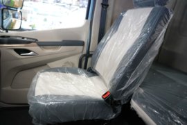 翼威5&nbsp;电动牵引车驾驶室图片