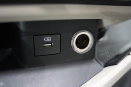 翼威5&nbsp;电动牵引车驾驶室图片