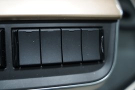 翼威5&nbsp;电动牵引车驾驶室图片