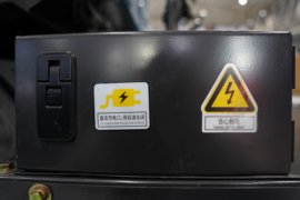 翼威5&nbsp;电动牵引车底盘图片