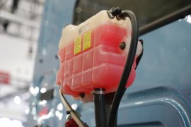 翼威5&nbsp;电动牵引车底盘图片