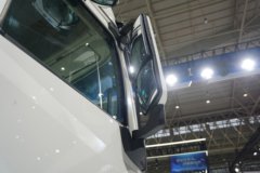 东风天龙旗舰KX 嵘耀版 15.5L LNG 630马力 6X4 法士特16档 AMT自动档 牵引车