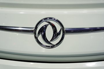 ���������콢KX ��ҫ�� 15.5L LNG 630���� 6X4 ��ʿ��16�� AMT�Զ��� ǣ����ͼƬ