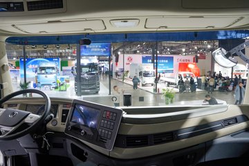 ���������콢KX ��ҫ�� 15.5L LNG 630���� 6X4 ��ʿ��16�� AMT�Զ��� ǣ����ͼƬ