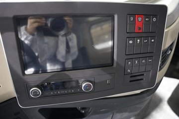 ���������콢KX ��ҫ�� 15.5L LNG 630���� 6X4 ��ʿ��16�� AMT�Զ��� ǣ����ͼƬ