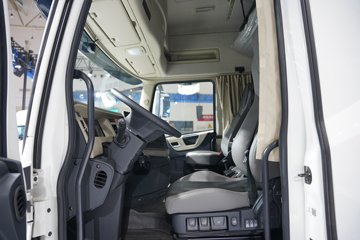 ���������콢KX ��ҫ�� 15.5L LNG 630���� 6X4 ��ʿ��16�� AMT�Զ��� ǣ����ͼƬ