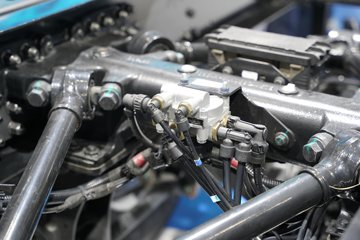 ���������콢KX ��ҫ�� 15.5L LNG 630���� 6X4 ��ʿ��16�� AMT�Զ��� ǣ����ͼƬ