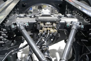 ���������콢KX ��ҫ�� 15.5L LNG 630���� 6X4 ��ʿ��16�� AMT�Զ��� ǣ����ͼƬ