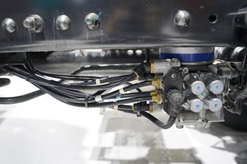 ���������콢KX ��ҫ�� 15.5L LNG 630���� 6X4 ��ʿ��16�� AMT�Զ��� ǣ����ͼƬ