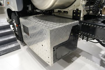 ���������콢KX ��ҫ�� 15.5L LNG 630���� 6X4 ��ʿ��16�� AMT�Զ��� ǣ����ͼƬ