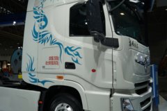 东风天龙旗舰GX 14.5L LNG 630马力 6X4 伊顿12档 AMT自动档牵引车 东风天龙旗舰GX 14.5L LNG 630马力 6X4 伊顿12档 AMT自动档牵引车