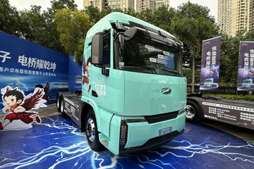 零一汽车 惊蛰 复合版 6X4 纯电动牵引车 武汉弗迪603.34kWh