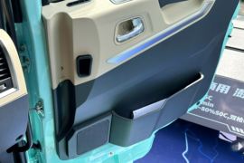 惊蛰&nbsp;电动牵引车驾驶室图片