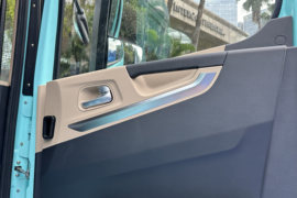 惊蛰&nbsp;电动牵引车驾驶室图片