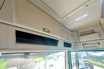 惊蛰&nbsp;电动牵引车驾驶室图片