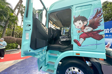 惊蛰&nbsp;电动牵引车驾驶室图片