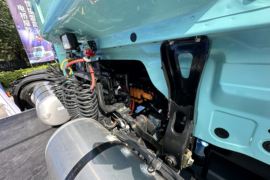 惊蛰&nbsp;电动牵引车底盘图片