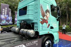 零一汽车 惊蛰 复合版 6X4 纯电动牵引车 武汉弗迪603.34kWh