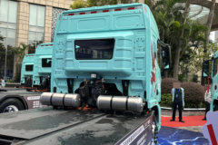 零一汽车 惊蛰 复合版 6X4 纯电动牵引车 武汉弗迪603.34kWh