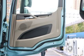 德龙H6000E&nbsp;电动牵引车驾驶室图片