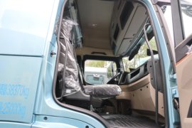 德龙H6000E&nbsp;电动牵引车驾驶室图片