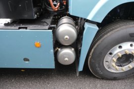 德龙H6000E&nbsp;电动牵引车底盘图片