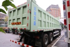 陕汽德龙X5000E 8X4 8.8米纯电动自卸车 宁德时代400.61kWh