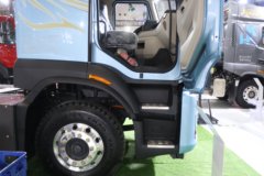 东风柳汽乘龙翼威5 6X4 纯电动牵引车 宁德时代400.61kWh