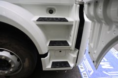 陕汽德龙M5000E 轻量化版 4X2 9.55米纯电动厢式载货车 宁德时代262.75kWh