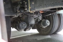 陕汽德龙M5000E 轻量化版 4X2 9.55米纯电动厢式载货车 宁德时代262.75kWh