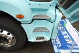 德龙新M3000&nbsp;电动牵引车驾驶室图片