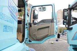 德龙新M3000&nbsp;电动牵引车驾驶室图片