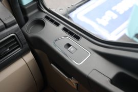 德龙新M3000&nbsp;电动牵引车驾驶室图片