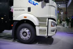 一汽解放J6L 6X4 纯电动牵引车 宁德时代400kWh