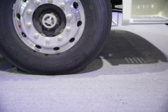 一汽解放J6L 6X4 纯电动牵引车 宁德时代400kWh