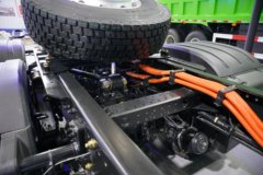 一汽解放J6L 6X4 纯电动牵引车 宁德时代400kWh