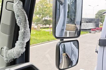 ���ǵ�T5 ��ҵ�� 4.2�׵��Ŵ��綯��դʽ�Ῠ ����100kWhͼƬ