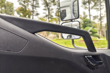 ���ǵ�T5 ��ҵ�� 4.2�׵��Ŵ��綯��դʽ�Ῠ ����100kWhͼƬ