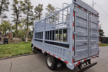 ���ǵ�T5 ��ҵ�� 4.2�׵��Ŵ��綯��դʽ�Ῠ ����100kWhͼƬ