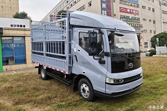 ���ǵ�T5 �Ƹ��� 4.03�׵��Ų��ʽ���̻�϶�����դʽ�Ῠ ����55.39kWh