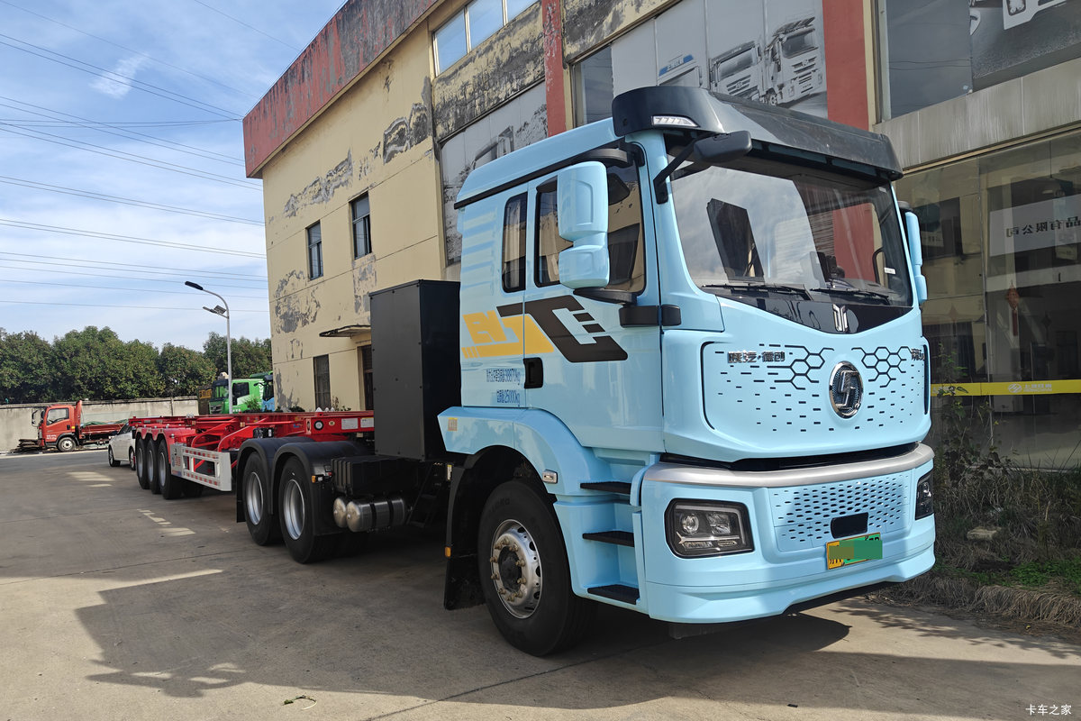 质子汽车 复合版 6X4 纯电动牵引车 宁德时代400.619kWh