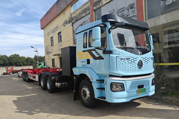 质子汽车 复合版 6X4 纯电动牵引车 宁德时代400.619kWh