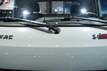 ����ɷ�EV200 ���ʰ� 3.79�׵��Ŵ��綯����΢�� �д��º�70.49kWhͼƬ