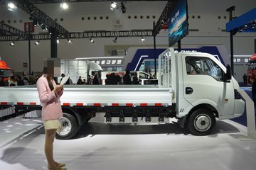 ����ɷ�EV200 ���ʰ� 3.79�׵��Ŵ��綯����΢�� �д��º�70.49kWhͼƬ