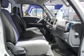 EV200&nbsp;电动载货车驾驶室图片