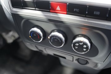 ����ɷ�EV200 ���ʰ� 3.79�׵��Ŵ��綯����΢�� �д��º�70.49kWhͼƬ